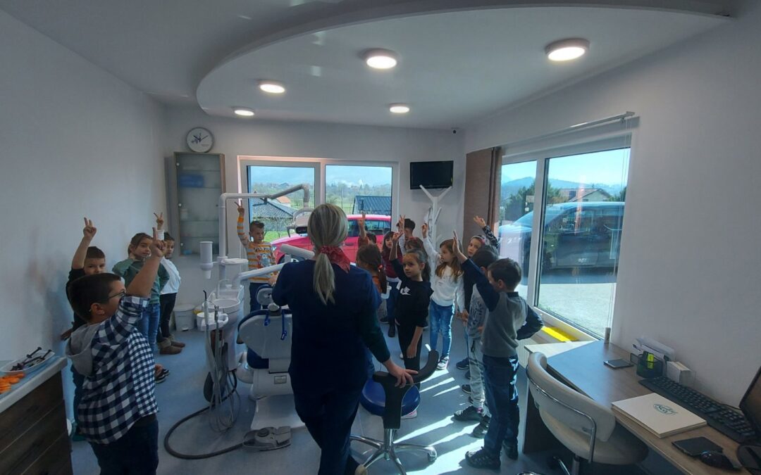 Učenici prvog razreda u posjeti Stomatološkoj ordinaciji dental centar Grebenar