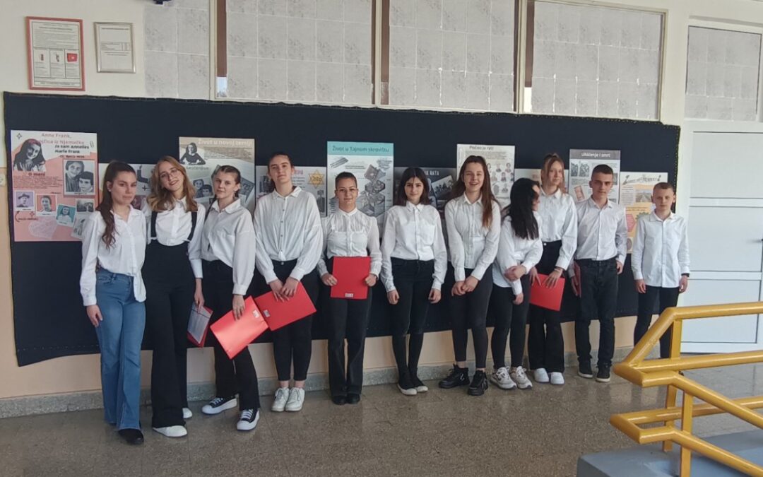Izložba učenika devetih razreda “Anne Frank i vrijeme u kojem je živjela”