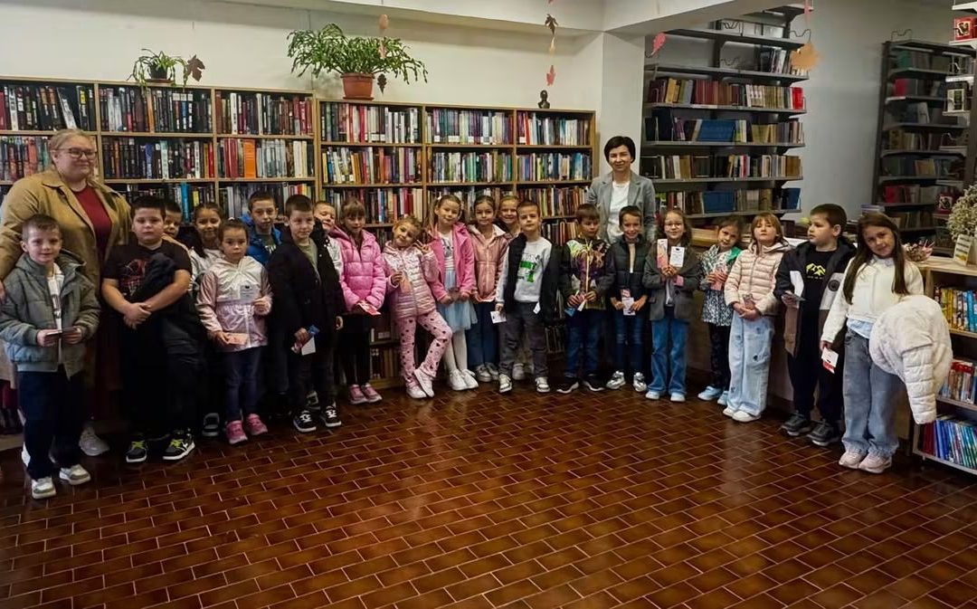 Naši prvašići posjetili su Gradsku knjižnicu “Vitez” i uronili u svijet knjiga